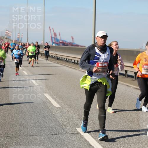 03.10.2025 - Köhlbrandbrückenlauf Yannick Fuchs http://msf.ph/oto/9186025 03.10.2025 12:05:13 Position 3 4714, 5854, 4615 meine-sportfotos.de