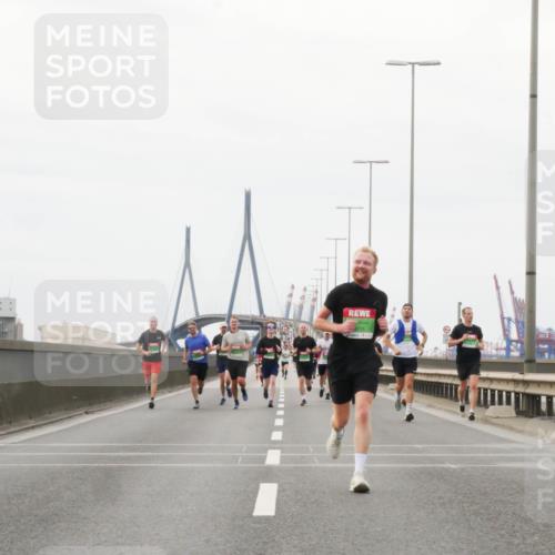 03.10.2025 - Köhlbrandbrückenlauf Matties Gatica Varas http://msf.ph/oto/9186026 03.10.2025 15:44:35 Position 3 715 meine-sportfotos.de