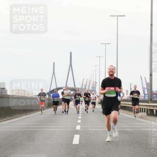 03.10.2025 - Köhlbrandbrückenlauf Matties Gatica Varas http://msf.ph/oto/9186028 03.10.2025 15:44:36 Position 3  meine-sportfotos.de