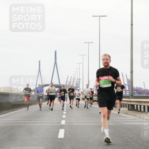 03.10.2025 - Köhlbrandbrückenlauf Matties Gatica Varas http://msf.ph/oto/9186030 03.10.2025 15:44:36 Position 3 9715 meine-sportfotos.de