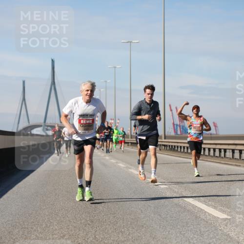 03.10.2025 - Köhlbrandbrückenlauf Yannick Fuchs http://msf.ph/oto/9186034 03.10.2025 11:44:03 Position 3 2012 meine-sportfotos.de