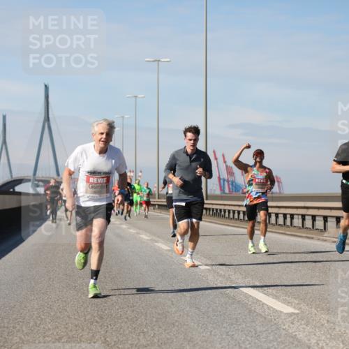 03.10.2025 - Köhlbrandbrückenlauf Yannick Fuchs http://msf.ph/oto/9186038 03.10.2025 11:44:04 Position 3 2012, 4261, 6060 meine-sportfotos.de
