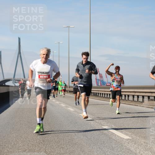03.10.2025 - Köhlbrandbrückenlauf Yannick Fuchs http://msf.ph/oto/9186040 03.10.2025 11:44:04 Position 3 2012, 4261, 6060 meine-sportfotos.de