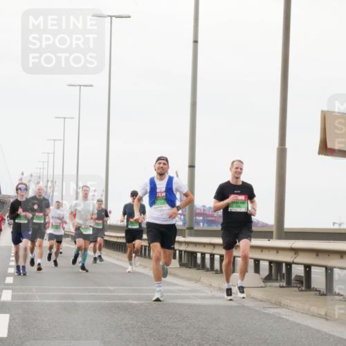 03.10.2025 - Köhlbrandbrückenlauf Matties Gatica Varas http://msf.ph/oto/9186043 03.10.2025 15:44:39 Position 3  meine-sportfotos.de