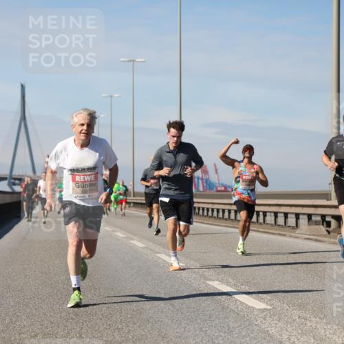 03.10.2025 - Köhlbrandbrückenlauf Yannick Fuchs http://msf.ph/oto/9186044 03.10.2025 11:44:04 Position 3 2012, 4261, 6060 meine-sportfotos.de