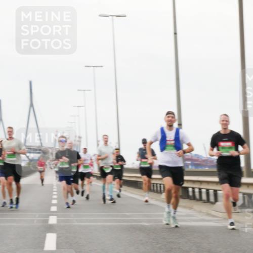 03.10.2025 - Köhlbrandbrückenlauf Matties Gatica Varas http://msf.ph/oto/9186045 03.10.2025 15:44:40 Position 3  meine-sportfotos.de