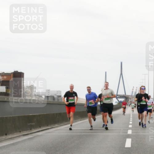 03.10.2025 - Köhlbrandbrückenlauf Matties Gatica Varas http://msf.ph/oto/9186049 03.10.2025 15:44:40 Position 3  meine-sportfotos.de