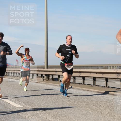 03.10.2025 - Köhlbrandbrückenlauf Yannick Fuchs http://msf.ph/oto/9186052 03.10.2025 11:44:04 Position 3 2012, 261, 6060 meine-sportfotos.de