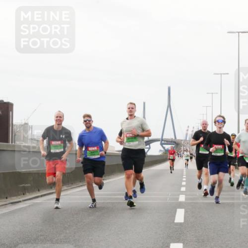 03.10.2025 - Köhlbrandbrückenlauf Matties Gatica Varas http://msf.ph/oto/9186055 03.10.2025 15:44:42 Position 3  meine-sportfotos.de