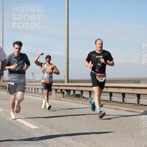 03.10.2025 - Köhlbrandbrückenlauf Yannick Fuchs http://msf.ph/oto/9186056 03.10.2025 11:44:05 Position 3 2012, 4261, 6060 meine-sportfotos.de