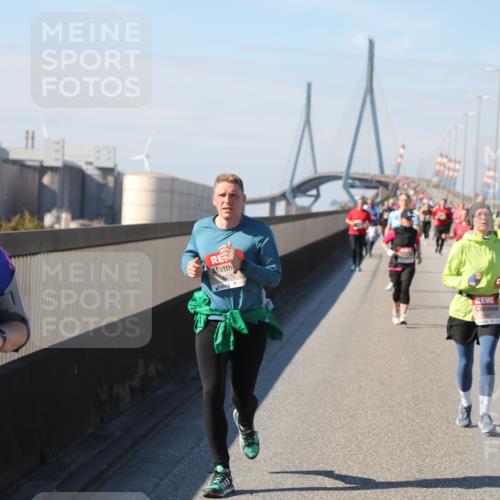 03.10.2025 - Köhlbrandbrückenlauf Yannick Fuchs http://msf.ph/oto/9186057 03.10.2025 12:05:16 Position 3 4852, 70, 5821 meine-sportfotos.de