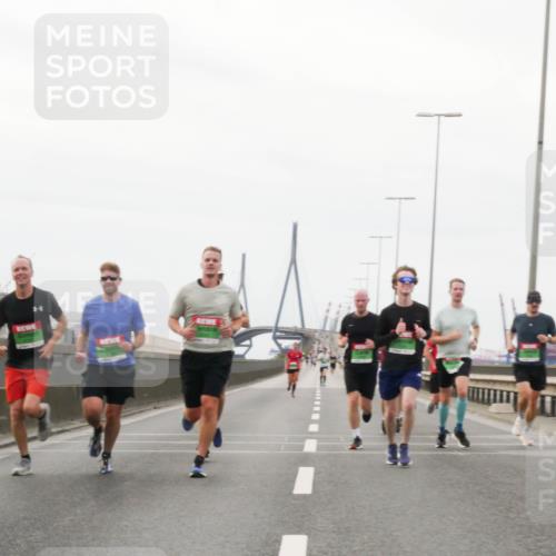 03.10.2025 - Köhlbrandbrückenlauf Matties Gatica Varas http://msf.ph/oto/9186058 03.10.2025 15:44:42 Position 3  meine-sportfotos.de