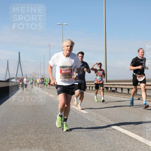 03.10.2025 - Köhlbrandbrückenlauf Yannick Fuchs http://msf.ph/oto/9186059 03.10.2025 11:44:05 Position 3 2012, 4261 meine-sportfotos.de