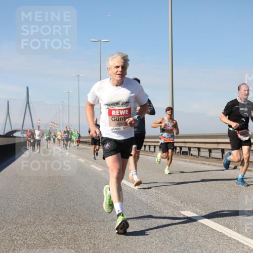 03.10.2025 - Köhlbrandbrückenlauf Yannick Fuchs http://msf.ph/oto/9186064 03.10.2025 11:44:05 Position 3 2012, 4261 meine-sportfotos.de