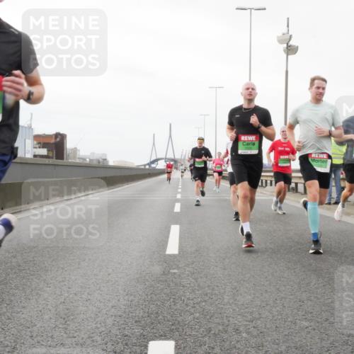 03.10.2025 - Köhlbrandbrückenlauf Matties Gatica Varas http://msf.ph/oto/9186066 03.10.2025 15:44:46 Position 3 7238, 7025 meine-sportfotos.de