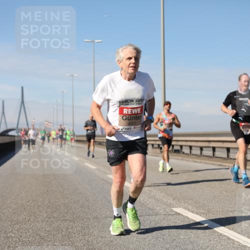 03.10.2025 - Köhlbrandbrückenlauf Yannick Fuchs http://msf.ph/oto/9186067 03.10.2025 11:44:05 Position 3 2012, 4261 meine-sportfotos.de