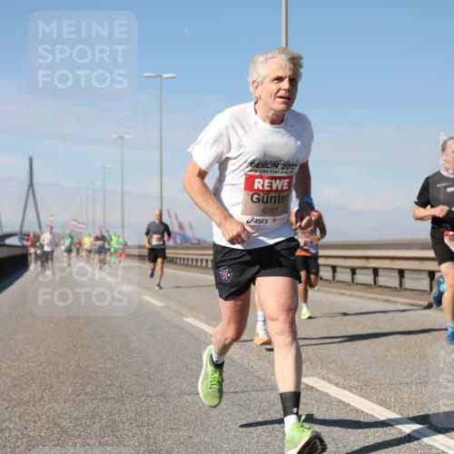 03.10.2025 - Köhlbrandbrückenlauf Yannick Fuchs http://msf.ph/oto/9186070 03.10.2025 11:44:05 Position 3 2012, 4261 meine-sportfotos.de