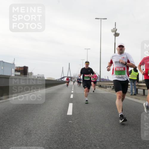 03.10.2025 - Köhlbrandbrückenlauf Matties Gatica Varas http://msf.ph/oto/9186073 03.10.2025 15:44:47 Position 3 9398, 3 meine-sportfotos.de