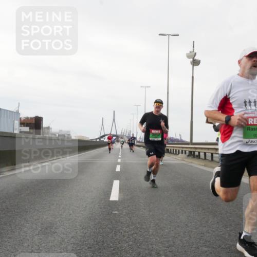03.10.2025 - Köhlbrandbrückenlauf Matties Gatica Varas http://msf.ph/oto/9186076 03.10.2025 15:44:48 Position 3 9398 meine-sportfotos.de