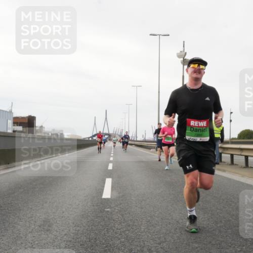 03.10.2025 - Köhlbrandbrückenlauf Matties Gatica Varas http://msf.ph/oto/9186080 03.10.2025 15:44:49 Position 3 7356 meine-sportfotos.de