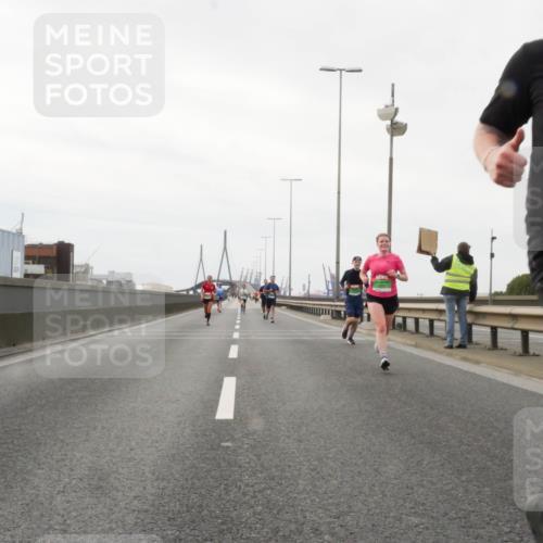 03.10.2025 - Köhlbrandbrückenlauf Matties Gatica Varas http://msf.ph/oto/9186082 03.10.2025 15:44:49 Position 3 7 meine-sportfotos.de
