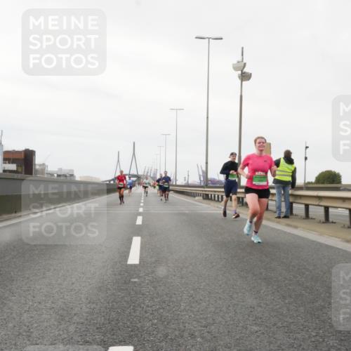 03.10.2025 - Köhlbrandbrückenlauf Matties Gatica Varas http://msf.ph/oto/9186085 03.10.2025 15:44:50 Position 3  meine-sportfotos.de