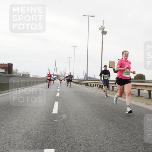 03.10.2025 - Köhlbrandbrückenlauf Matties Gatica Varas http://msf.ph/oto/9186086 03.10.2025 15:44:50 Position 3  meine-sportfotos.de