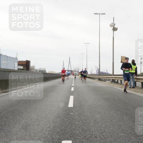 03.10.2025 - Köhlbrandbrückenlauf Matties Gatica Varas http://msf.ph/oto/9186089 03.10.2025 15:44:51 Position 3 985 meine-sportfotos.de
