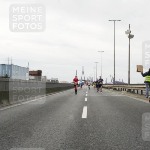 03.10.2025 - Köhlbrandbrückenlauf Matties Gatica Varas http://msf.ph/oto/9186090 03.10.2025 15:44:51 Position 3  meine-sportfotos.de