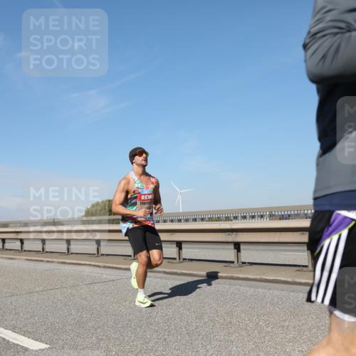 03.10.2025 - Köhlbrandbrückenlauf Yannick Fuchs http://msf.ph/oto/9186097 03.10.2025 11:44:07 Position 3  meine-sportfotos.de