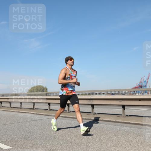 03.10.2025 - Köhlbrandbrückenlauf Yannick Fuchs http://msf.ph/oto/9186100 03.10.2025 11:44:08 Position 3  meine-sportfotos.de