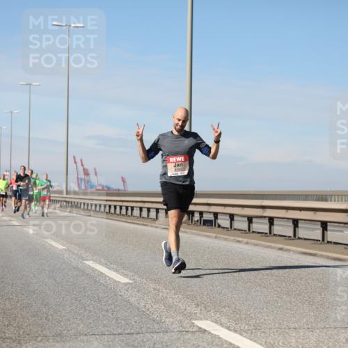 03.10.2025 - Köhlbrandbrückenlauf Yannick Fuchs http://msf.ph/oto/9186106 03.10.2025 11:44:09 Position 3 4192 meine-sportfotos.de