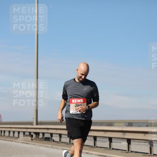 03.10.2025 - Köhlbrandbrückenlauf Yannick Fuchs http://msf.ph/oto/9186117 03.10.2025 11:44:09 Position 3  meine-sportfotos.de