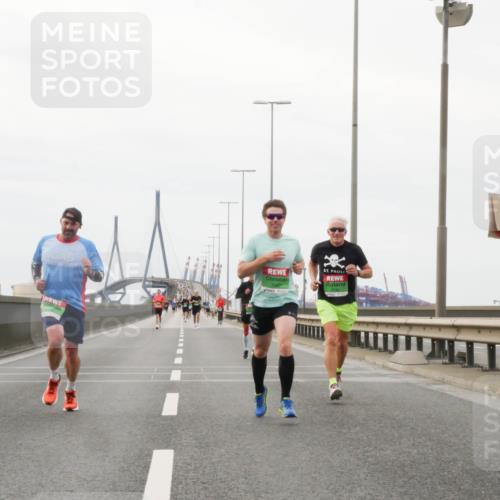 03.10.2025 - Köhlbrandbrückenlauf Matties Gatica Varas http://msf.ph/oto/9186118 03.10.2025 15:44:59 Position 3  meine-sportfotos.de