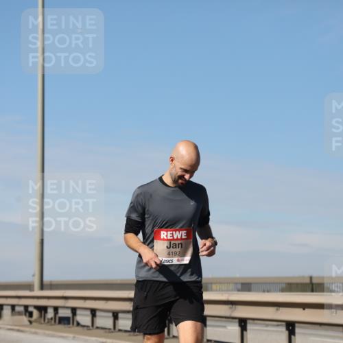 03.10.2025 - Köhlbrandbrückenlauf Yannick Fuchs http://msf.ph/oto/9186119 03.10.2025 11:44:10 Position 3 4192 meine-sportfotos.de