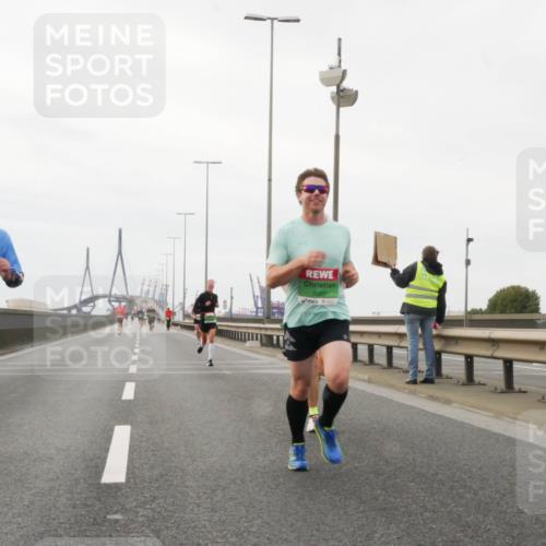 03.10.2025 - Köhlbrandbrückenlauf Matties Gatica Varas http://msf.ph/oto/9186126 03.10.2025 15:45:01 Position 3 7083, 9118 meine-sportfotos.de