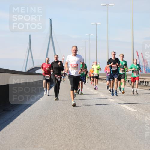03.10.2025 - Köhlbrandbrückenlauf Yannick Fuchs http://msf.ph/oto/9186127 03.10.2025 11:44:11 Position 3  meine-sportfotos.de