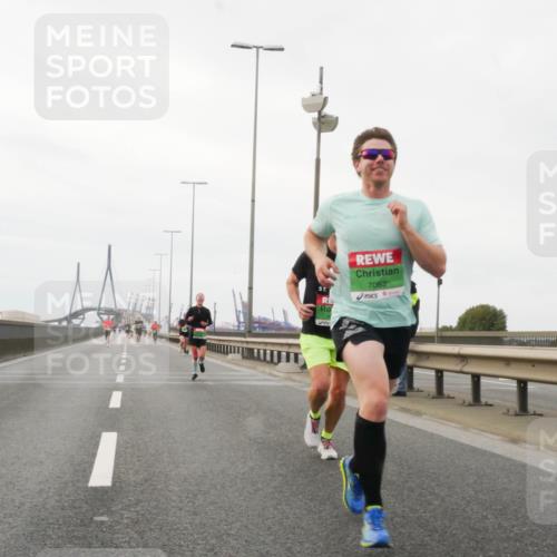 03.10.2025 - Köhlbrandbrückenlauf Matties Gatica Varas http://msf.ph/oto/9186128 03.10.2025 15:45:01 Position 3 7083 meine-sportfotos.de