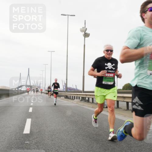 03.10.2025 - Köhlbrandbrückenlauf Matties Gatica Varas http://msf.ph/oto/9186130 03.10.2025 15:45:02 Position 3 8780, 7082 meine-sportfotos.de