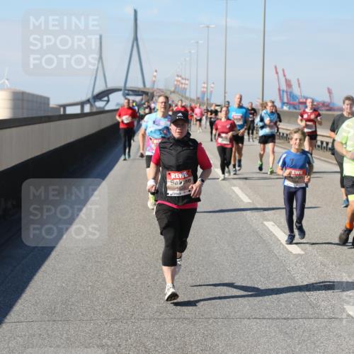 03.10.2025 - Köhlbrandbrückenlauf Yannick Fuchs http://msf.ph/oto/9186138 03.10.2025 12:05:21 Position 3 5633 meine-sportfotos.de