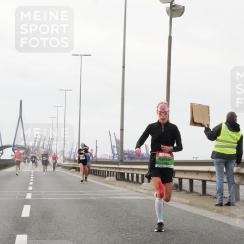 03.10.2025 - Köhlbrandbrückenlauf Matties Gatica Varas http://msf.ph/oto/9186139 03.10.2025 15:45:03 Position 3 7450 meine-sportfotos.de