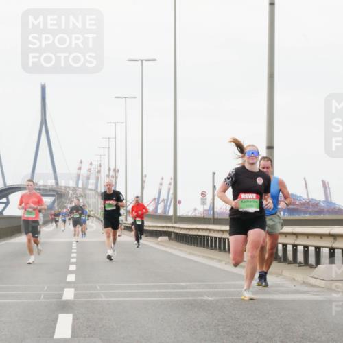 03.10.2025 - Köhlbrandbrückenlauf Matties Gatica Varas http://msf.ph/oto/9186143 03.10.2025 15:45:08 Position 3  meine-sportfotos.de
