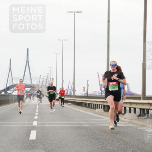 03.10.2025 - Köhlbrandbrückenlauf Matties Gatica Varas http://msf.ph/oto/9186148 03.10.2025 15:45:09 Position 3 7233 meine-sportfotos.de