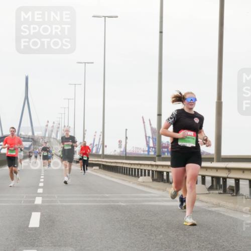 03.10.2025 - Köhlbrandbrückenlauf Matties Gatica Varas http://msf.ph/oto/9186150 03.10.2025 15:45:09 Position 3 7233 meine-sportfotos.de