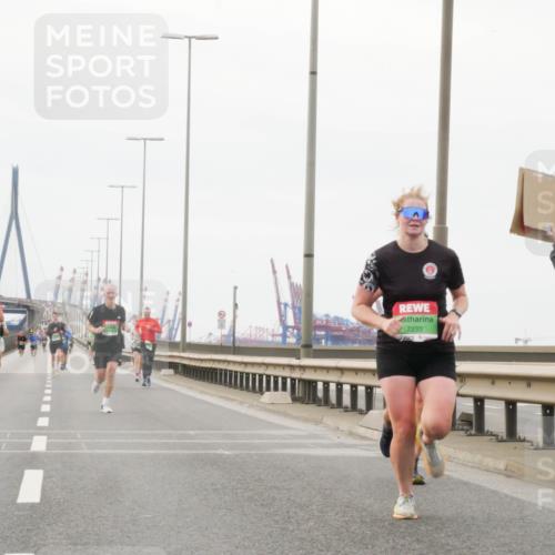 03.10.2025 - Köhlbrandbrückenlauf Matties Gatica Varas http://msf.ph/oto/9186152 03.10.2025 15:45:10 Position 3 7233 meine-sportfotos.de