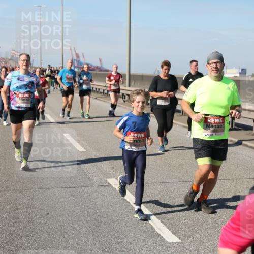 03.10.2025 - Köhlbrandbrückenlauf Yannick Fuchs http://msf.ph/oto/9186154 03.10.2025 12:05:23 Position 3 7, 6668, 6669 meine-sportfotos.de