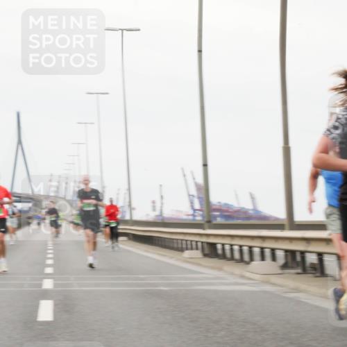 03.10.2025 - Köhlbrandbrückenlauf Matties Gatica Varas http://msf.ph/oto/9186156 03.10.2025 15:45:11 Position 3  meine-sportfotos.de