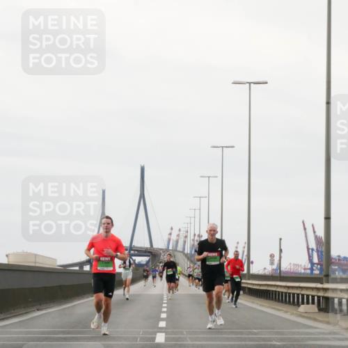 03.10.2025 - Köhlbrandbrückenlauf Matties Gatica Varas http://msf.ph/oto/9186161 03.10.2025 15:45:12 Position 3  meine-sportfotos.de