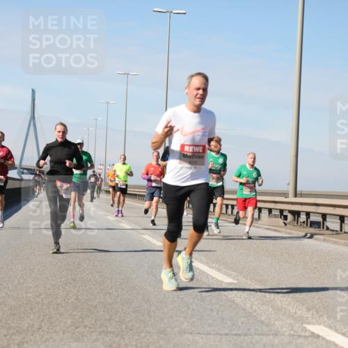03.10.2025 - Köhlbrandbrückenlauf Yannick Fuchs http://msf.ph/oto/9186163 03.10.2025 11:44:13 Position 3 4074 meine-sportfotos.de
