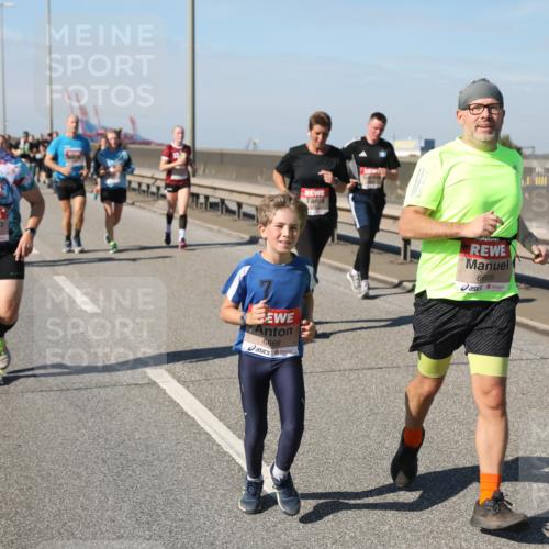 03.10.2025 - Köhlbrandbrückenlauf Yannick Fuchs http://msf.ph/oto/9186167 03.10.2025 12:05:23 Position 3 6668, 6669 meine-sportfotos.de